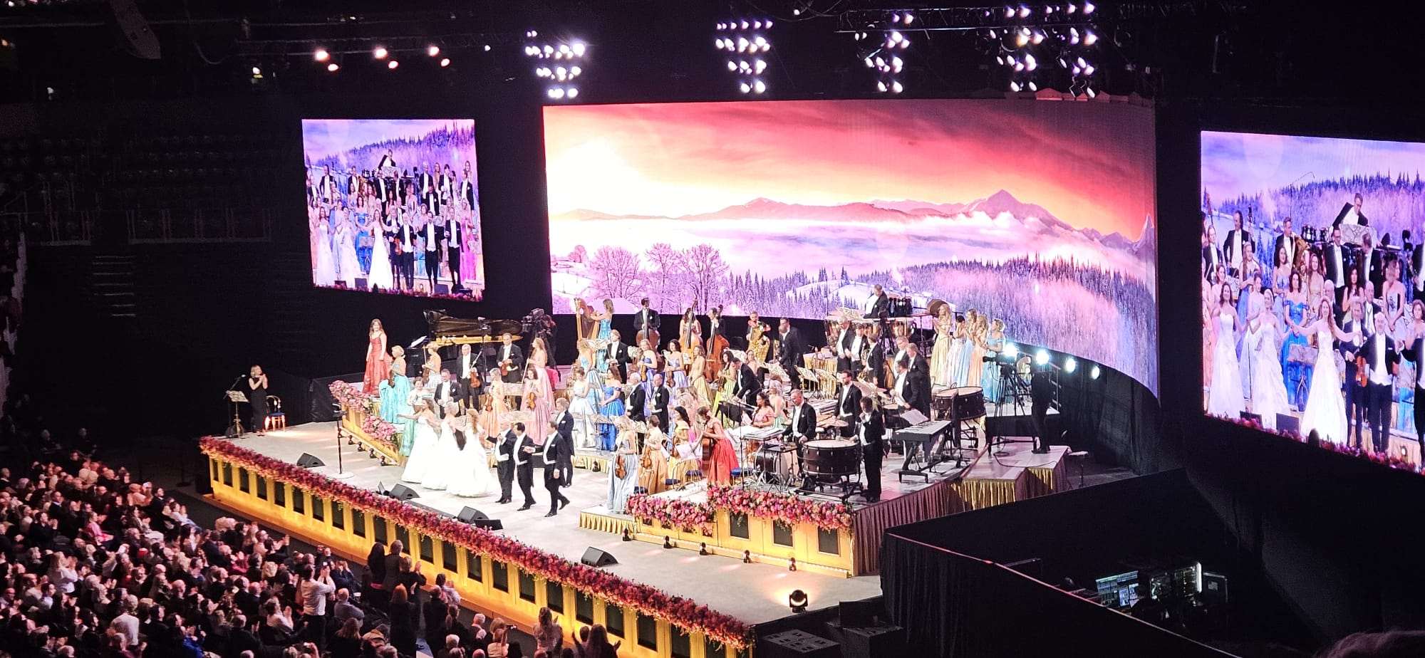 André Rieu očarao Zagreb: Spektakl glazbe, plesa  u Areni