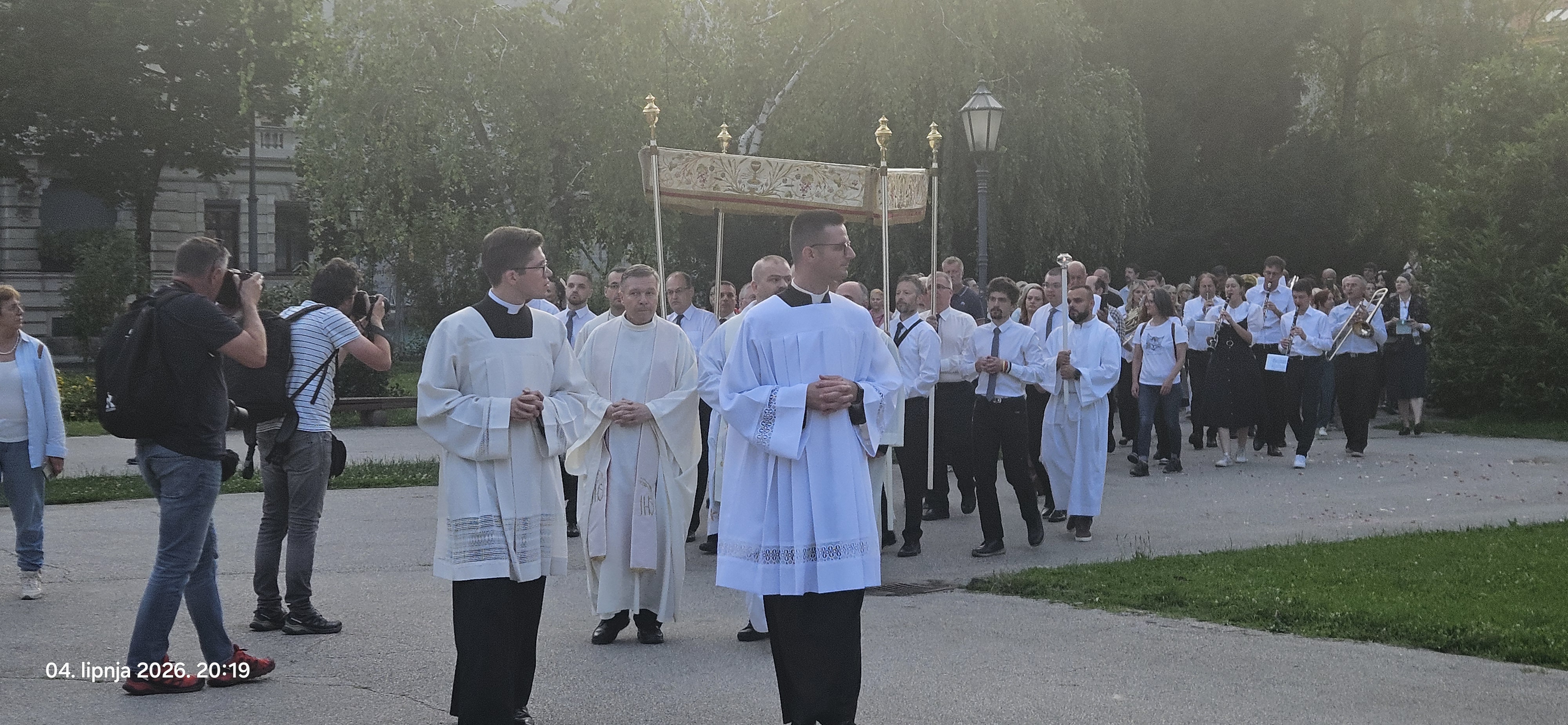 Tijelovo u srcu Zagreba: Veličanstvena procesija i svjedočanstvo vjere na ulicama metropole